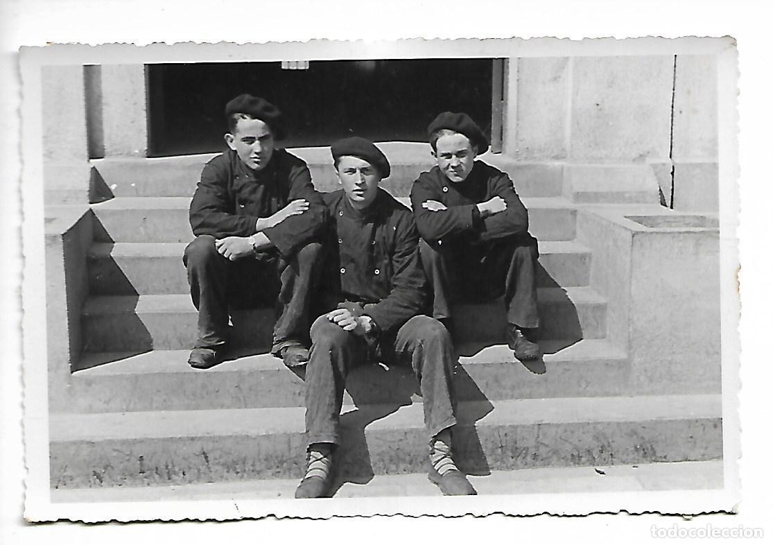 Military Antiques: 1R-ANTIGUA FOTOGRAFIA DE UN GRUPO DE SOLDADOS EN 1.939