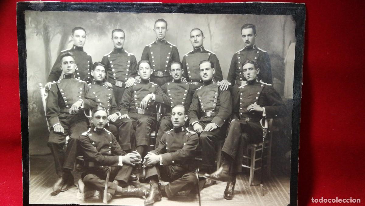 Militaria: Gran fotograf&iacute;a soldados alfonsinos posando en estudio. Foto de gran tama&ntilde;o