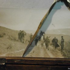 Militaria: FOTO POSTAL GUERRA DE AFRICA 3 DE ABRIL 1925 CONVOY RETIRADA DE LA LINEA DE FUEGO DE UN MUERTO