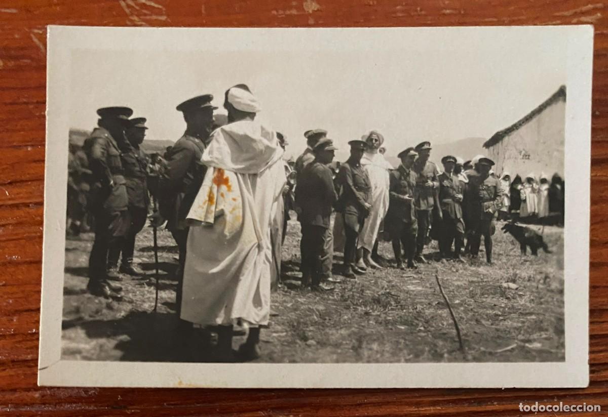 Military Antiques: FOTOGRAFIA DE OFICIALES ESPA&Ntilde;OLES EN EL ZOCO EJ JEMIS DE ANYERA, JUNIO DE 1928, MIDE 6,5 X 4,5 CMS.