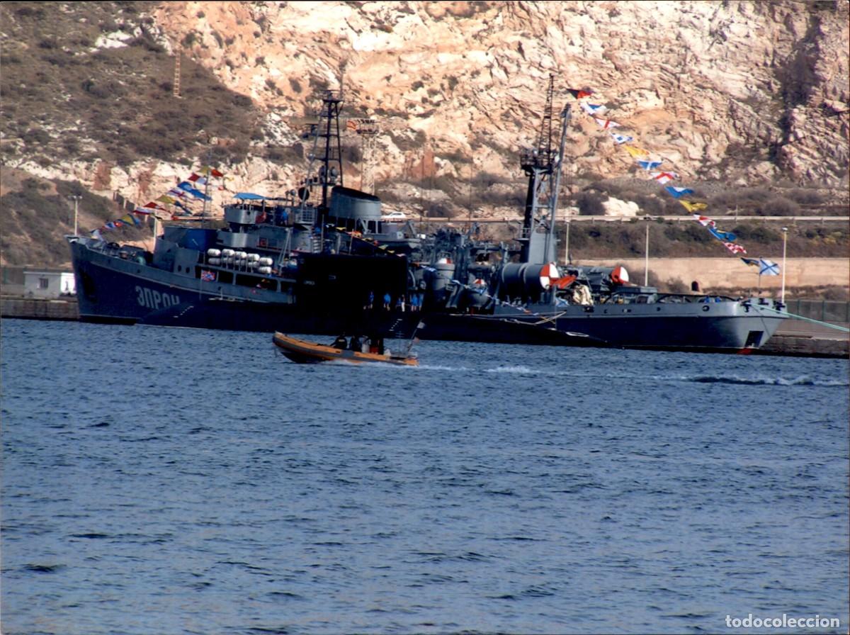 Militaria: Barco militar ruso ЗПРОН a expertizar en el puerto de Cartagena - Fotografia original