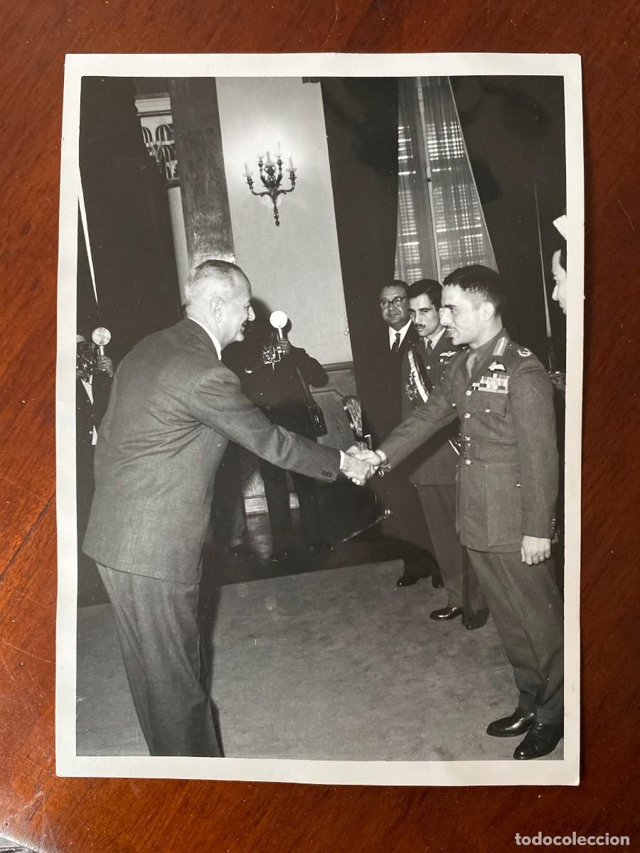Military Antiques: FOTOGRAFIA DE EMBAJADOR ESPA&Ntilde;OL EN JORDANIA, A&Ntilde;O 1962, MIDE 17,5 X 12 CMS.