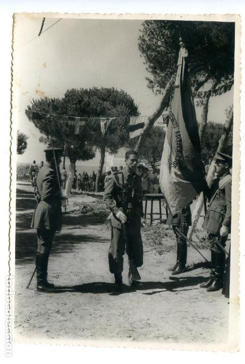 Militaria: Jura de bandera en regimiento de artiller&iacute;a, sin referencia de lugar ni fot&oacute;grafo