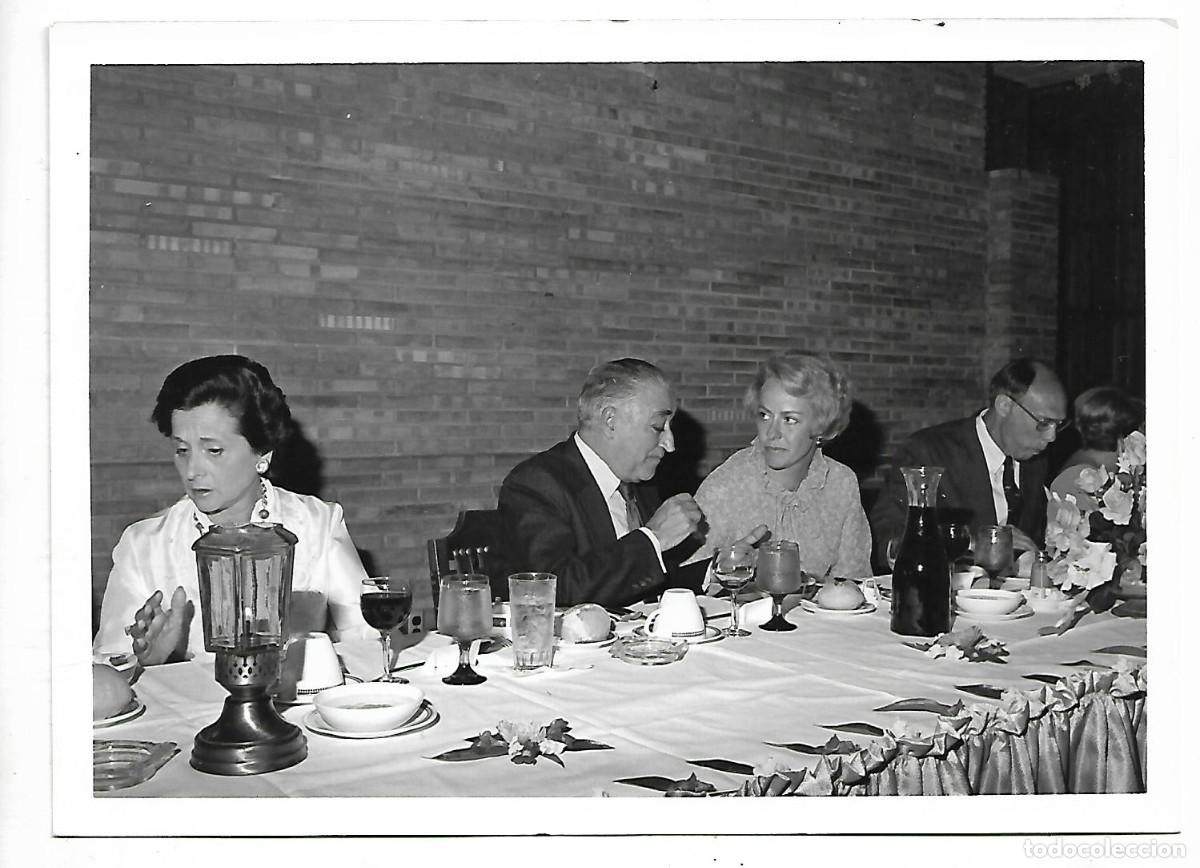 Militaria: M25- FOTO ANTIGUA- REUNION DE PERSONAS EN UNA COMIDA - FOTO-