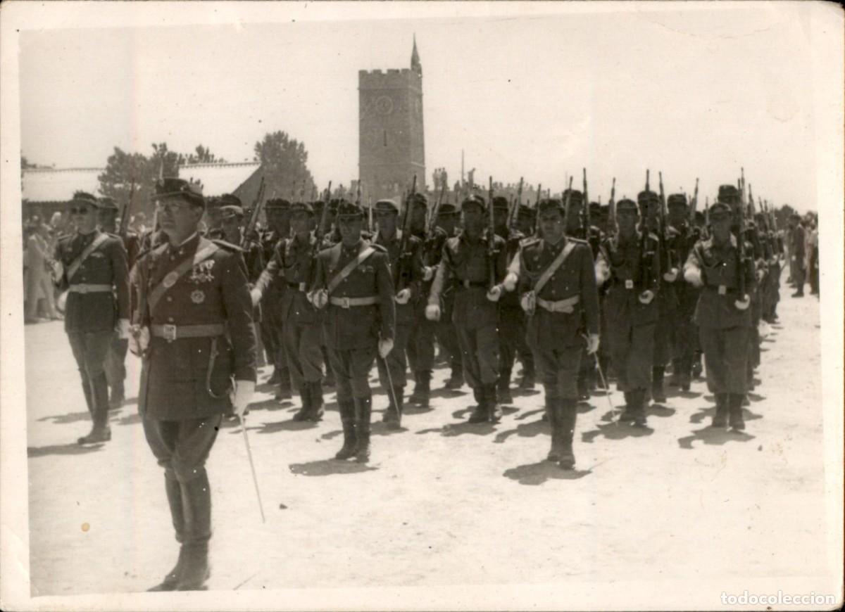 Military Antiques: Original de epoca - Ejercito espa&ntilde;ol de Postguerra - Medidas: 105 x 75 mm