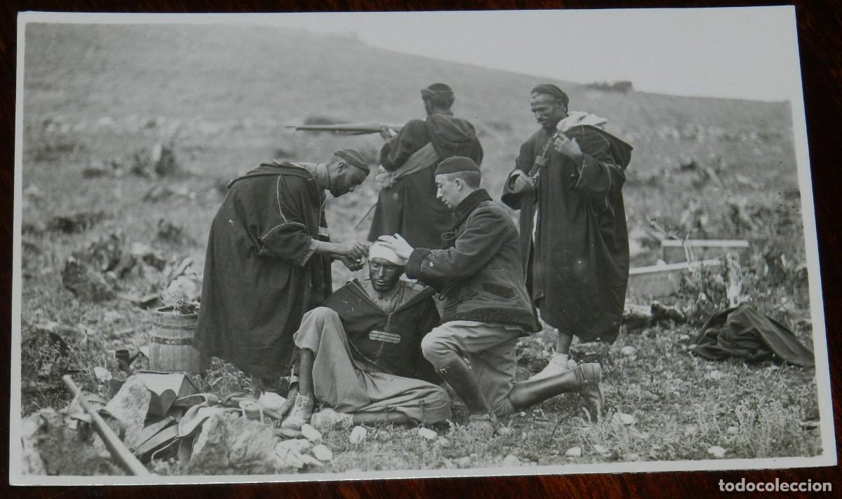 Military Antiques: FOTOGRAFIA DE GUERRA DEL RIF, POLICIA INDIGENA SIENDO ATENDIDO DE UNA HERIDA EN LA CABEZA, MARRUECOS