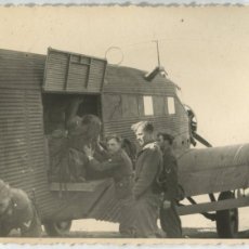Militaria: 1941 (MAY) FOTO II GUERRA MUNDIAL. JUNKER JU 52 EN LA BATALLA DE CRETA. Lote 384456054