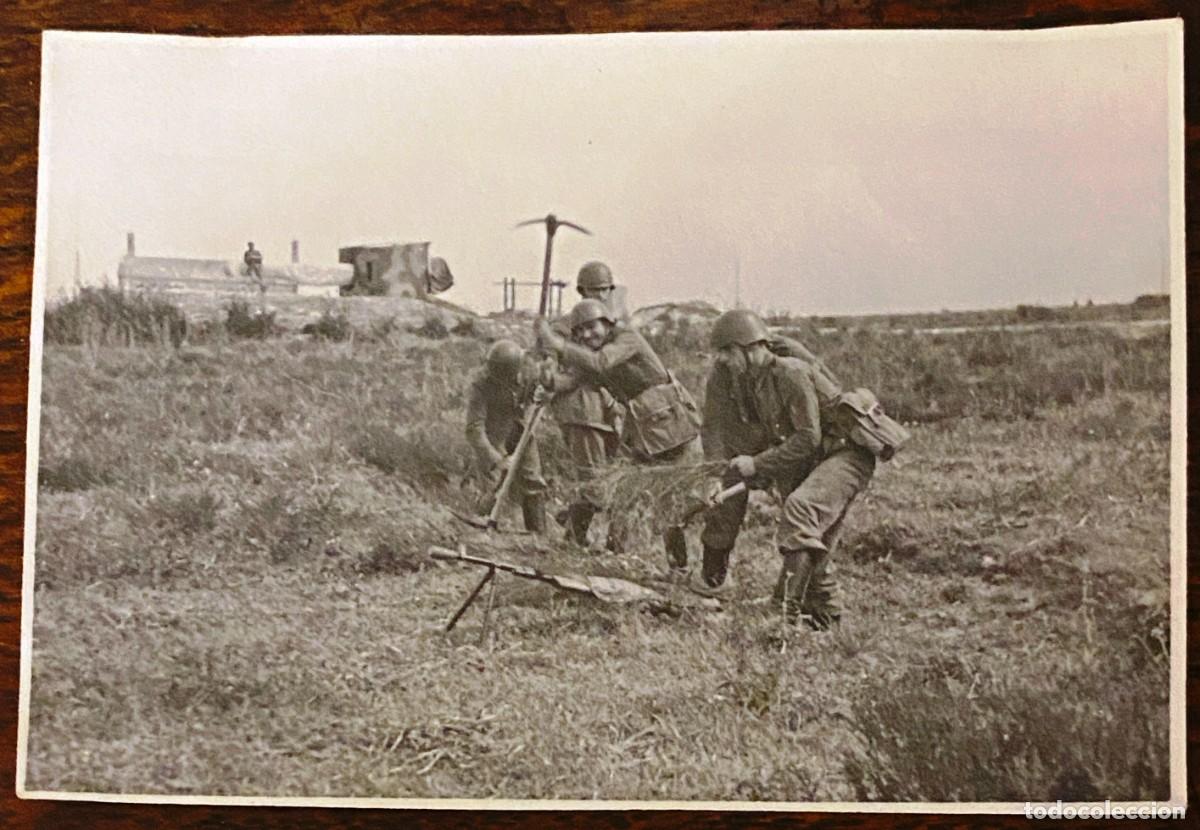 Militaria: FOTOGRAFIA DE SOLDADOS DE ARTILLERIA REALIZANDO MANIOBRAS, A&Ntilde;OS 40, MIDE 8 X 5,5 CMS.