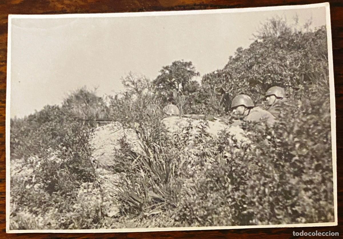 Militaria: FOTOGRAFIA DE SOLDADOS DE ARTILLERIA REALIZANDO MANIOBRAS, A&Ntilde;OS 40, MIDE 8 X 5,5 CMS.