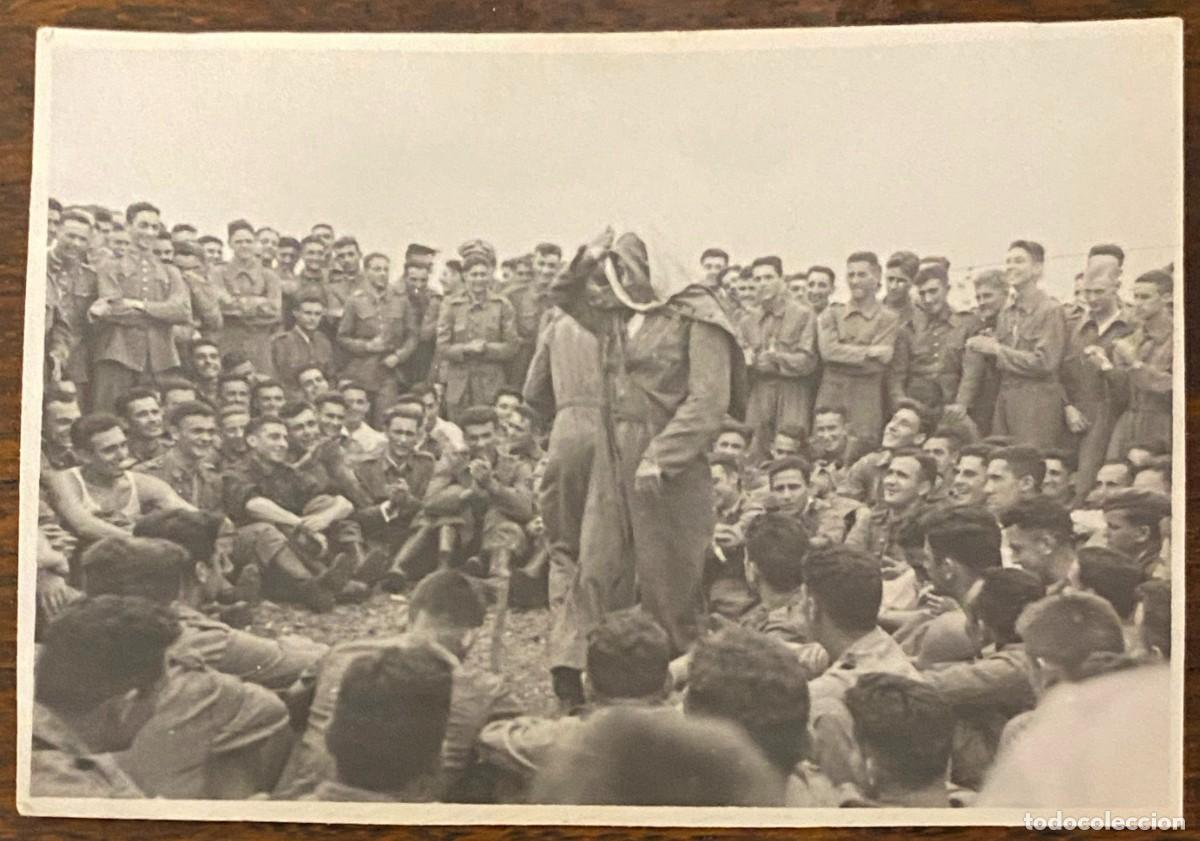 Militaria: FOTOGRAFIA DE SOLDADOS DURANTE SU TIEMPO DE DESCANSO, MIDE 8 X 5,3 CMS.