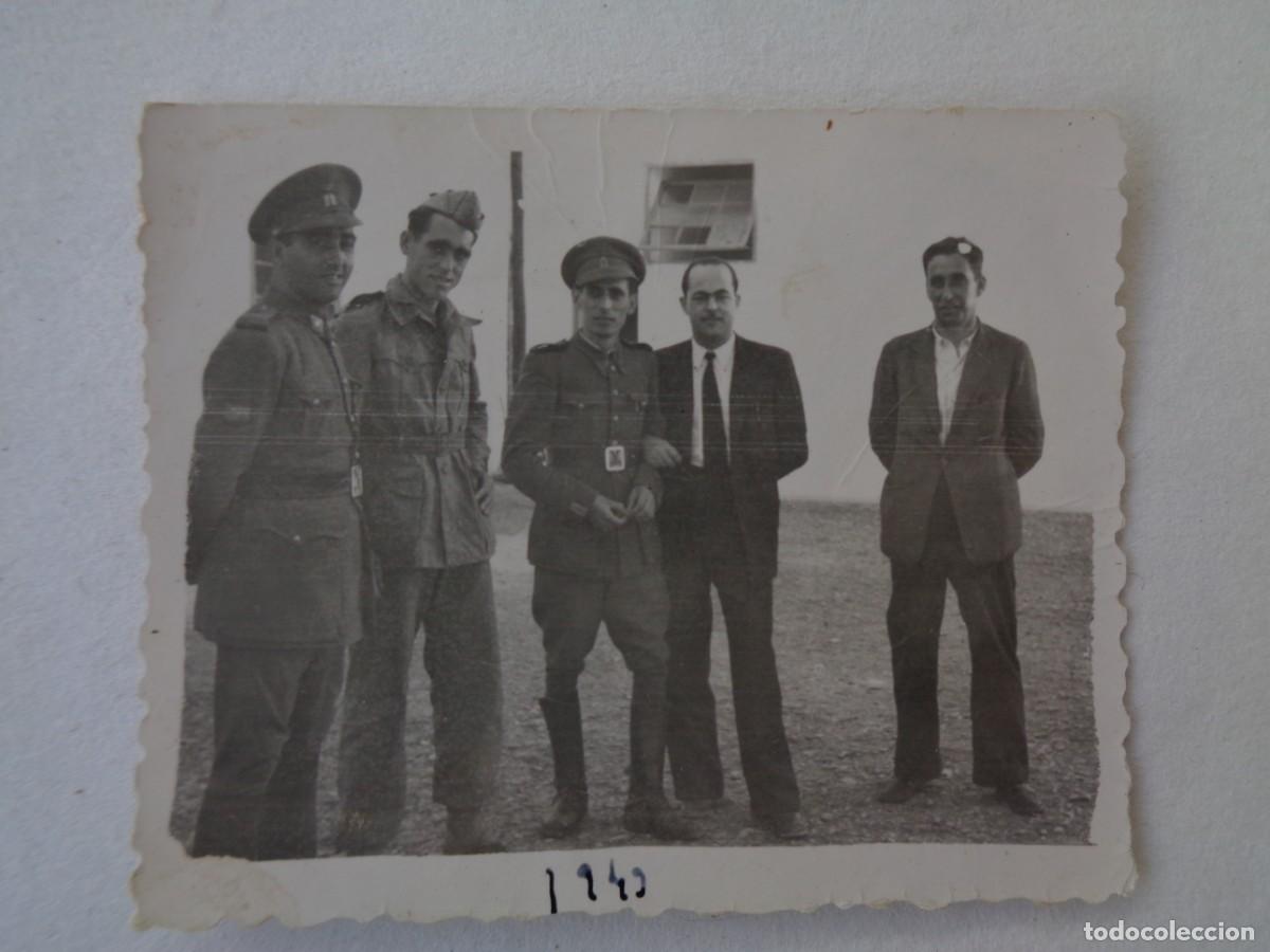 Militaria: FOTO DE MILITARES , UNO EX IVISION AZUL CON PARCHE, 1943