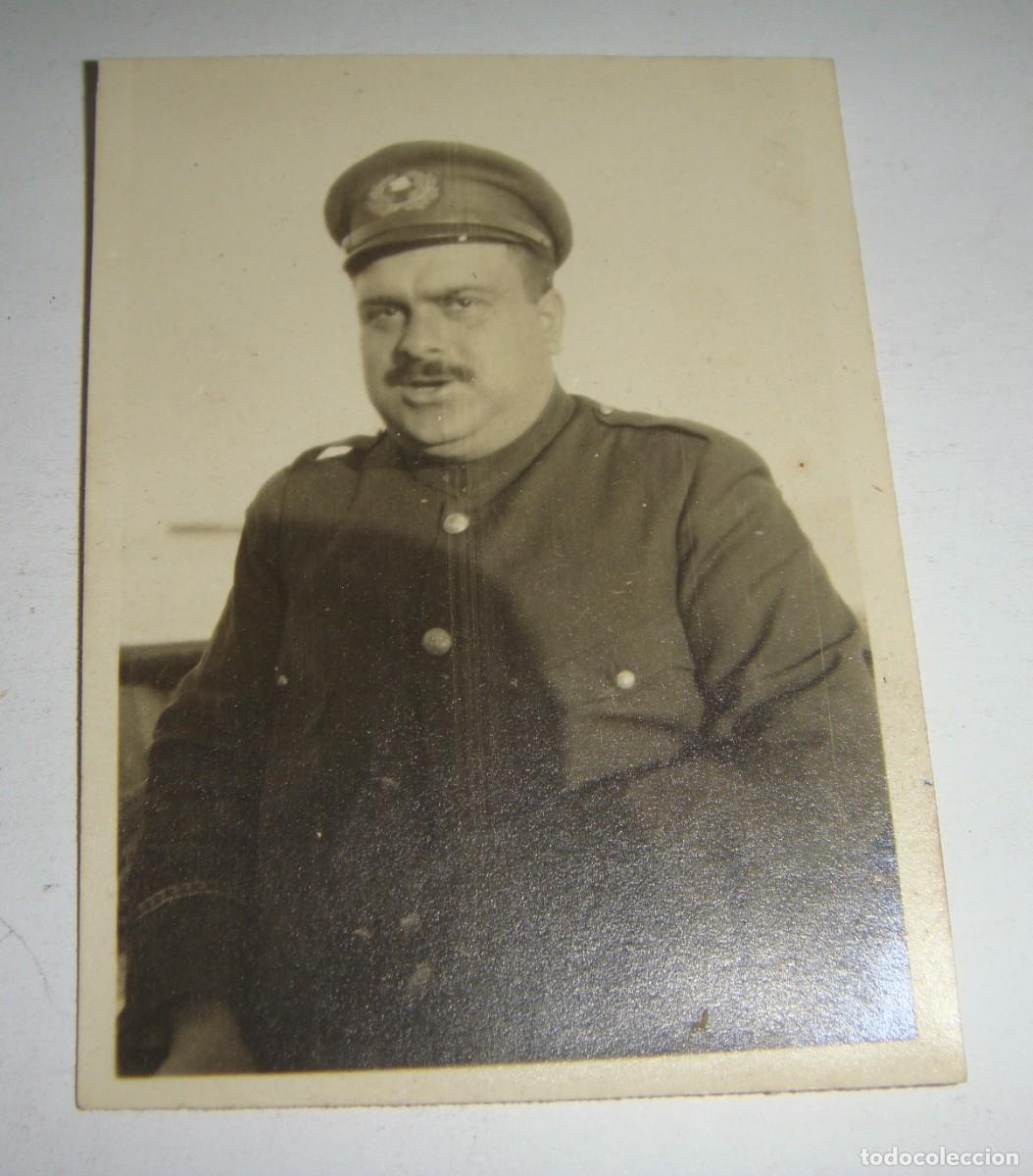 Militaria: Antigua fotograf&iacute;a Militar. Con uniforme de Maquinista.