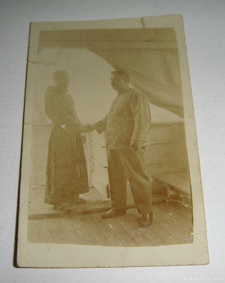 Militaria: Antigua fotograf&iacute;a militar. A bordo en un Buque. Con sacerdote. &Eacute;poca de Alfonso XIII.