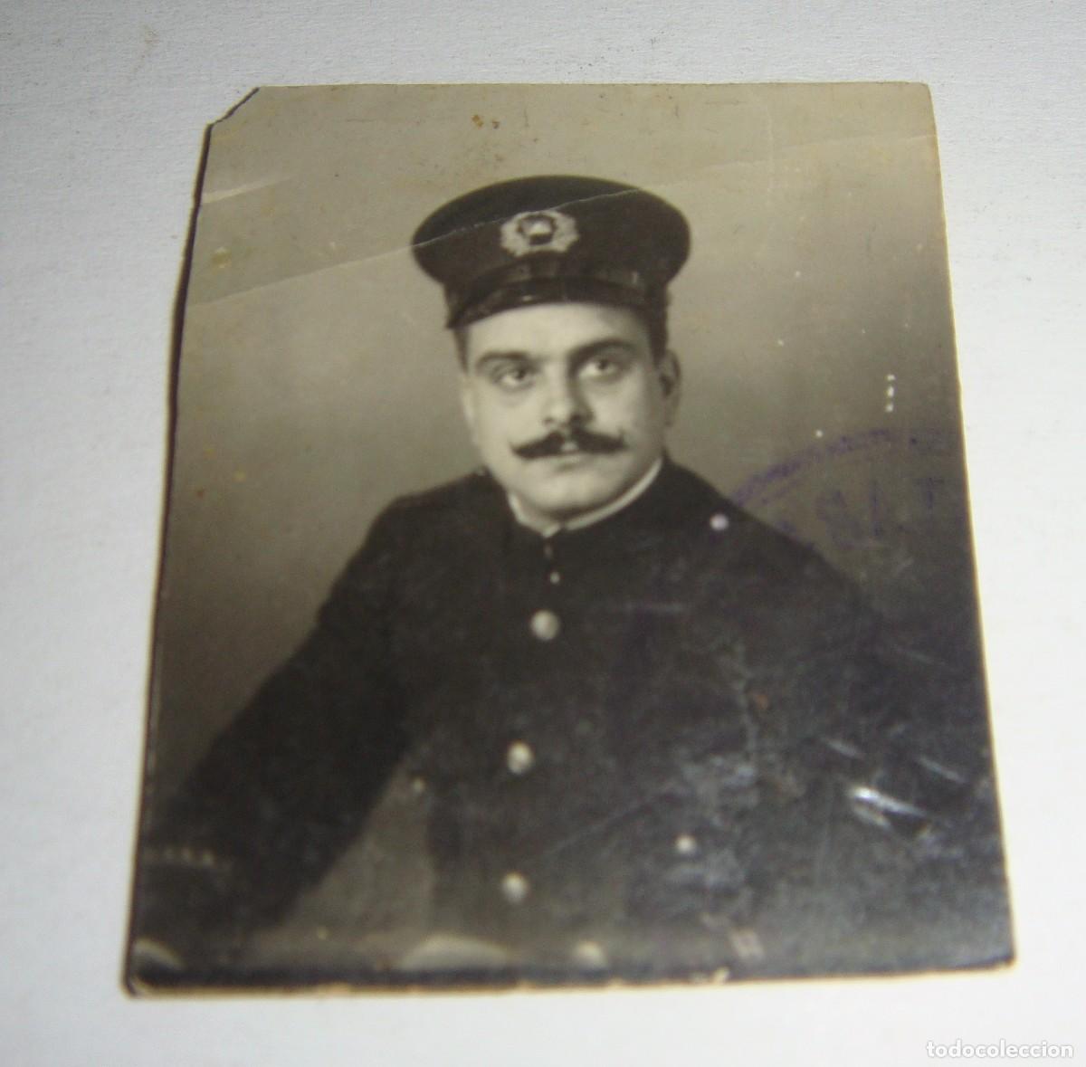 Militaria: Antigua fotograf&iacute;a militar. Con uniforme de M&aacute;quinas.