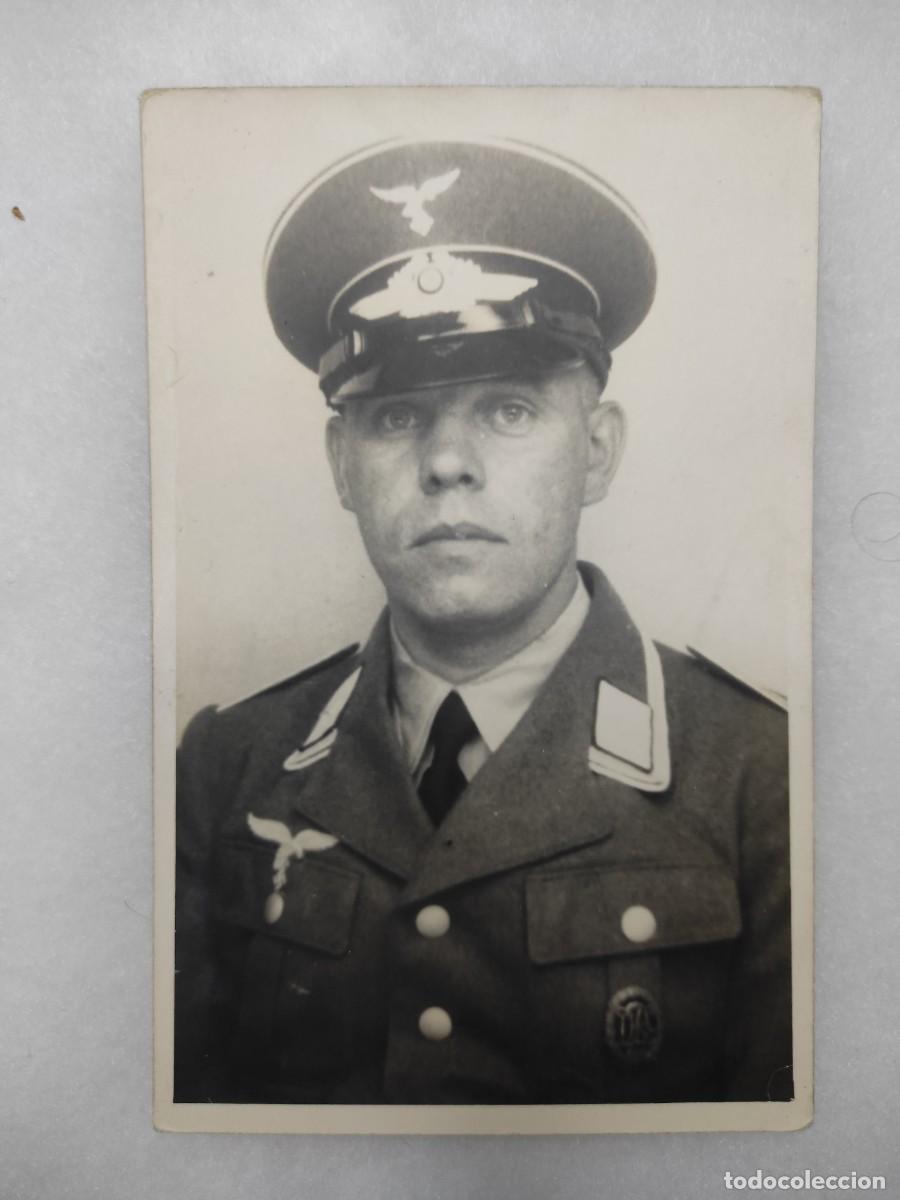 Militaria: Postkarte. Suboficial de la Luftwaffe. Condecorado.