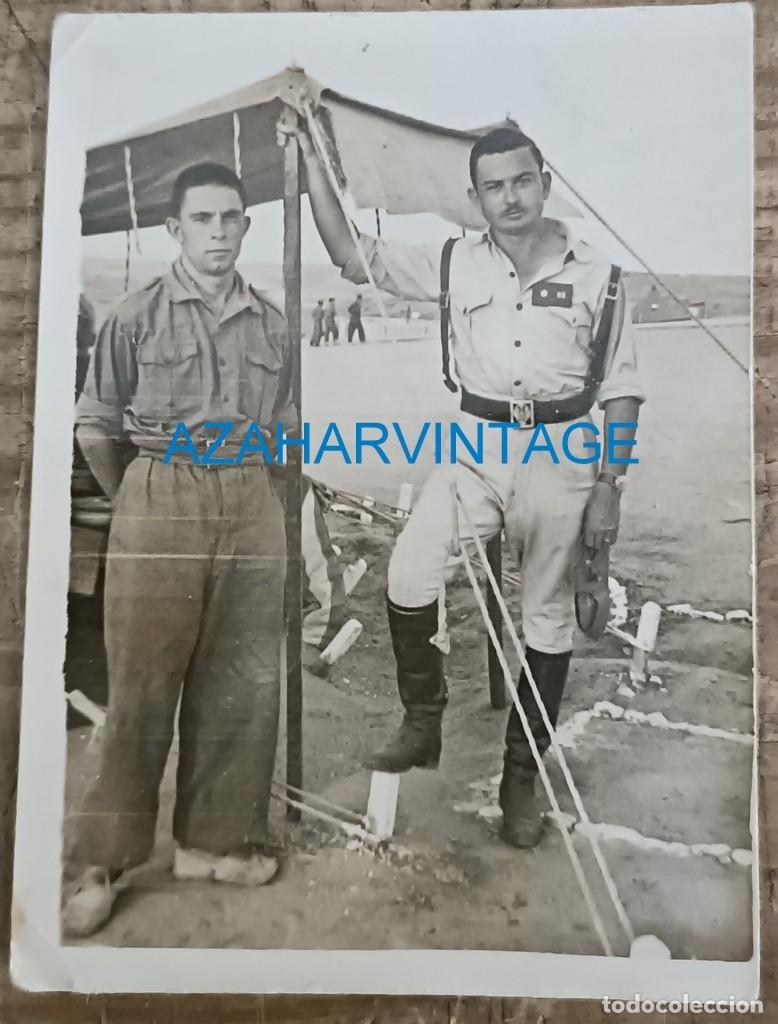 Militaria: ANTIGUA FOTOGRAFIA DE UN ALFEREZ EN EL CAMPAMENTO, 60X80MM
