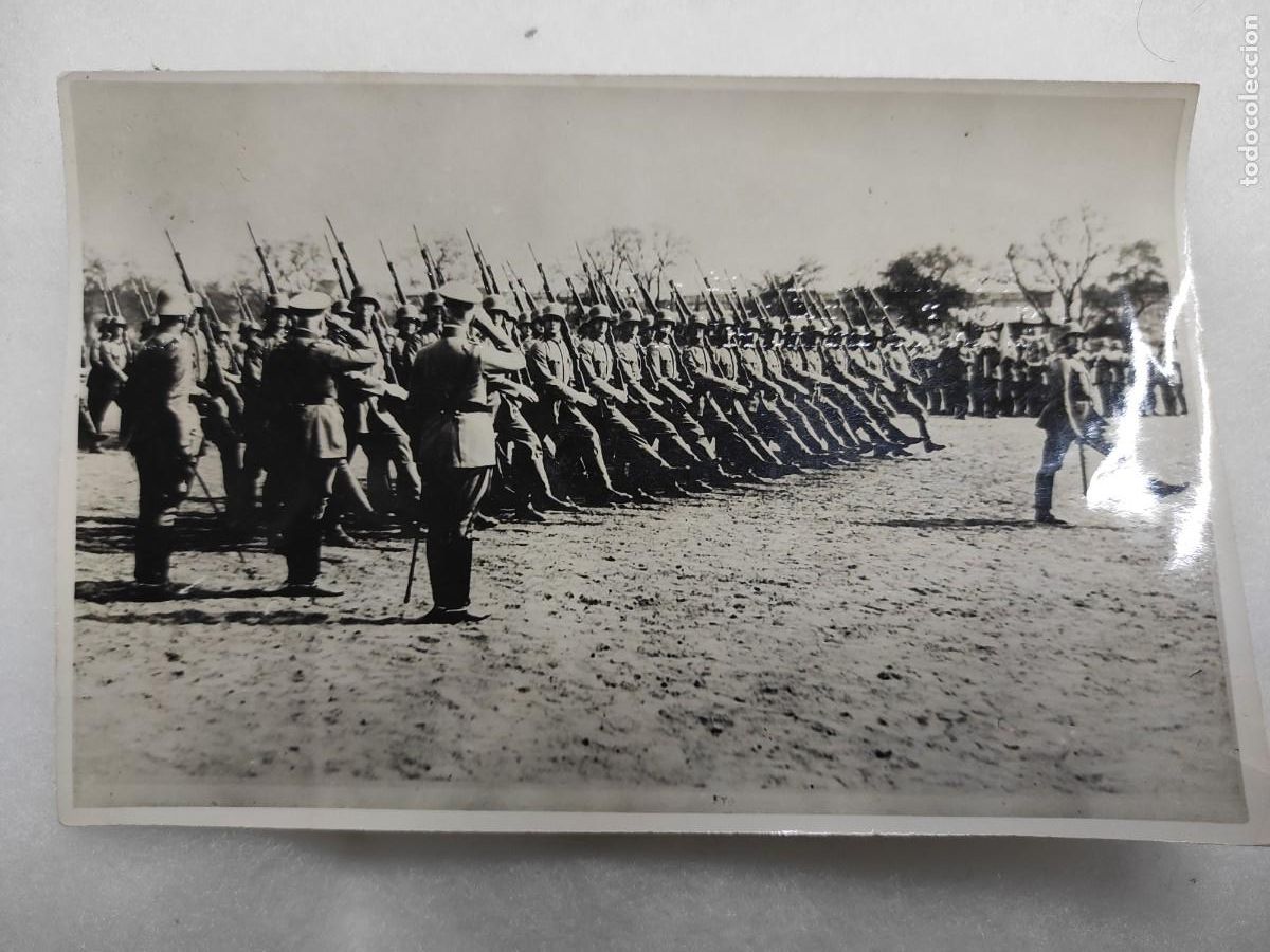 Militaria: Fotograf&iacute;a de prensa. Soldados alemanes desfilando.