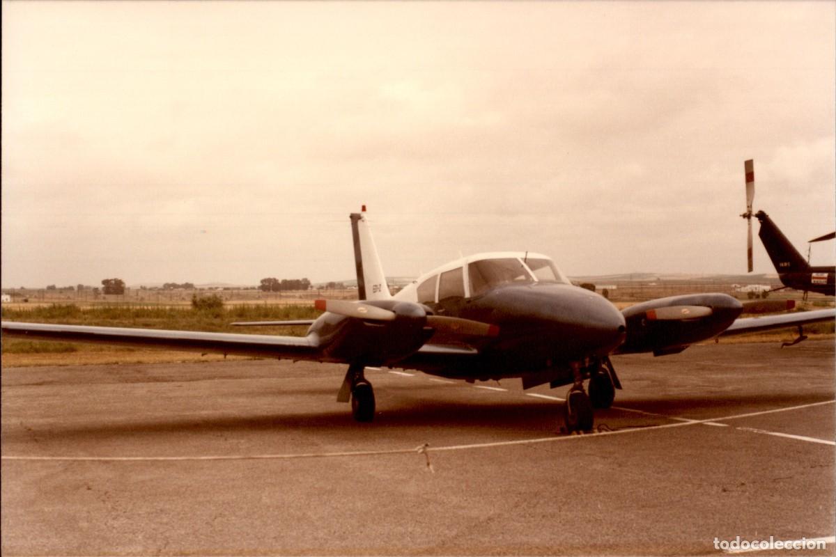 Militaria: Original - A&ntilde;o 1986 - Avioneta de la Armada Espa&ntilde;ola - Base naval de Rota - Cadiz
