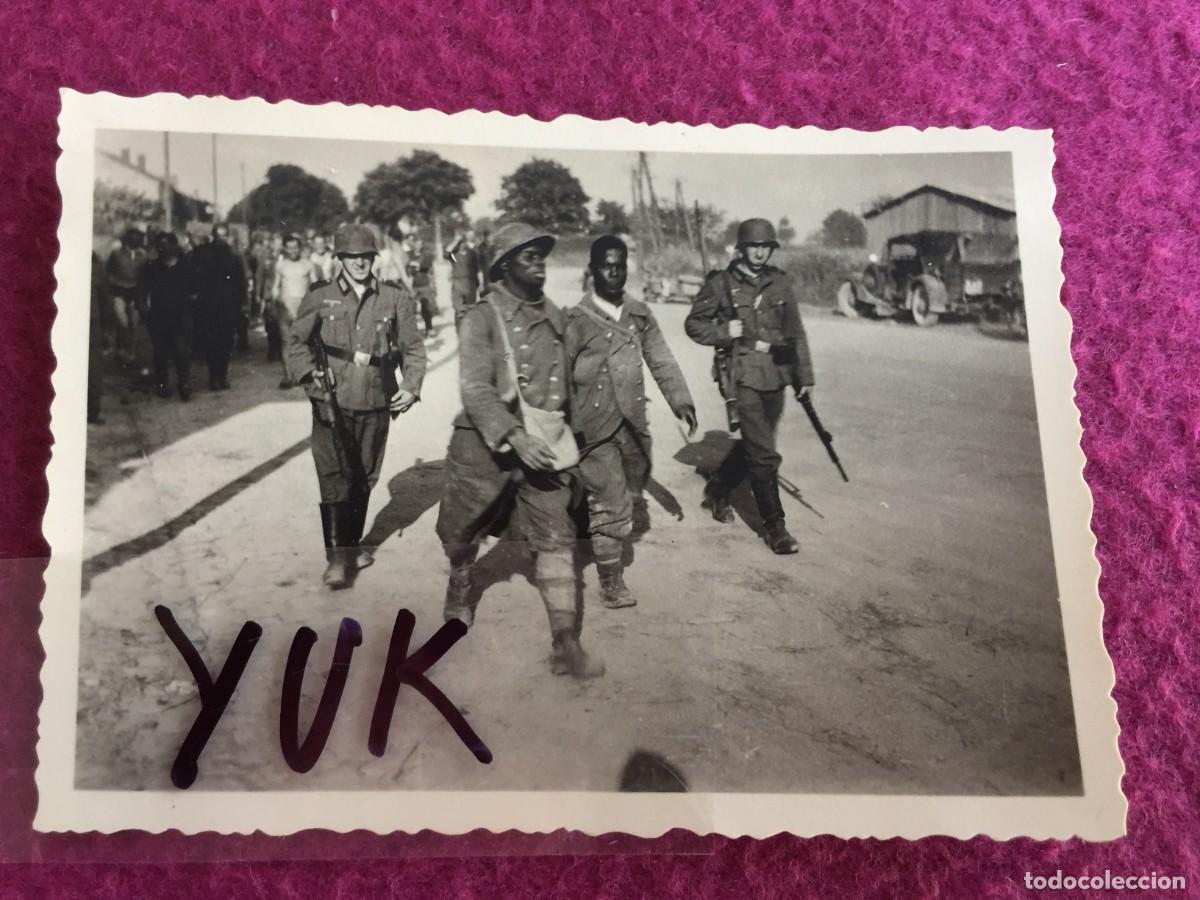 Military Antiques: * FOTO DE SOLDADOS ALEMANES DETENIENDO A 2 PERSONAS DE COLOR * III REICH 2&ordf; SEGUNDA GUERRA MUNDIAL *