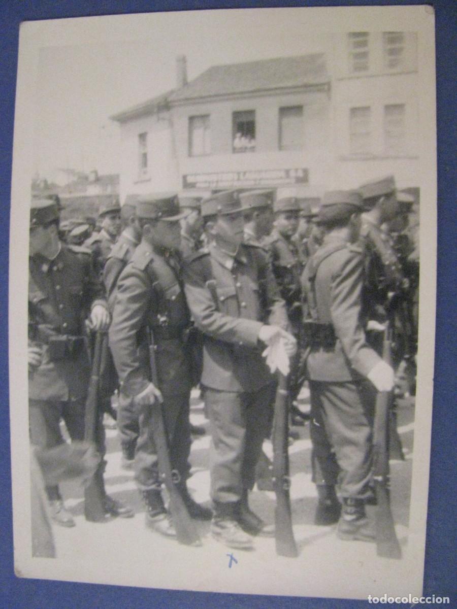 Militaria: FOTOGRAF&Iacute;A DE MILITARES. 10,5X7,5 CM.