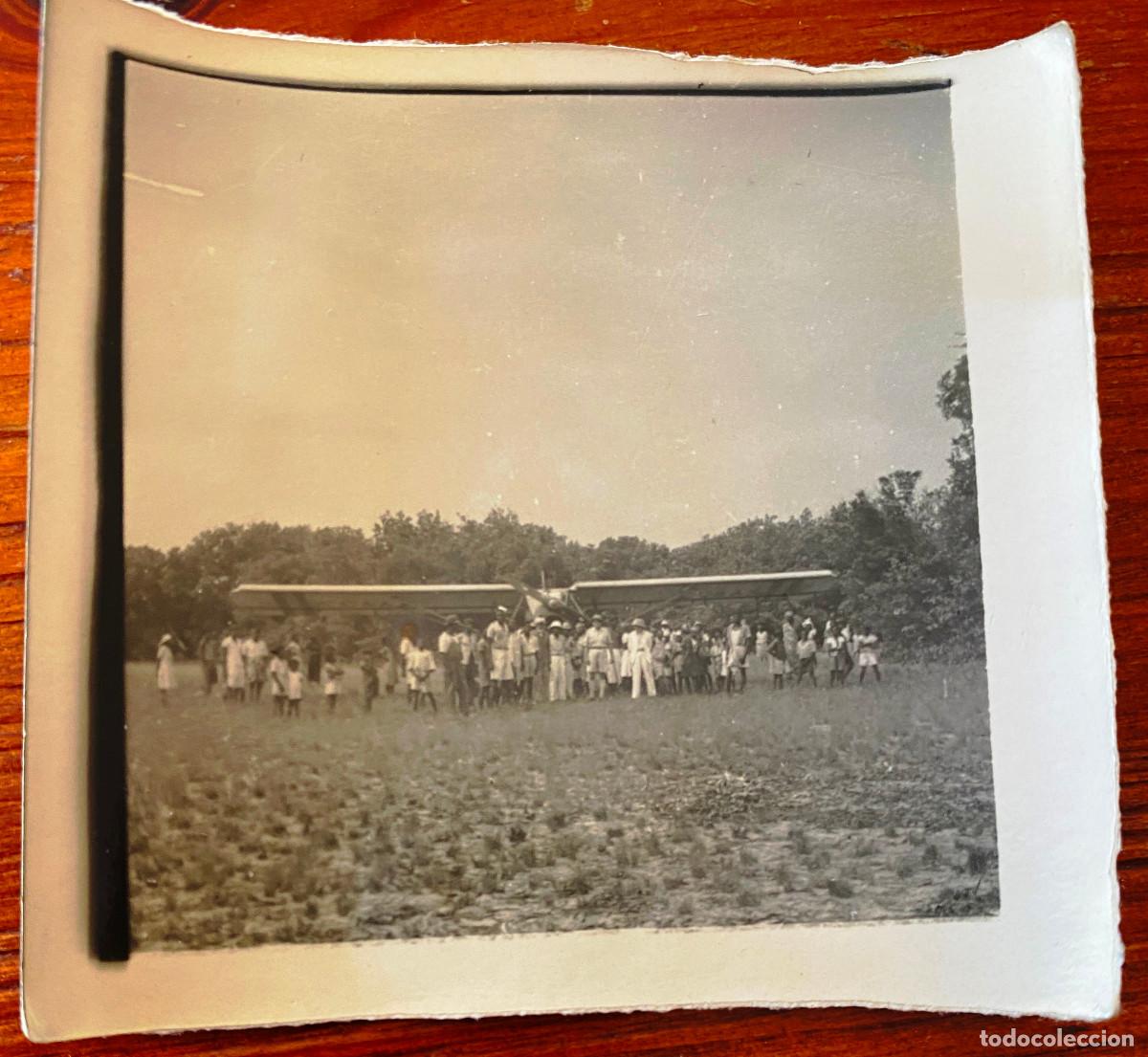 Militaria: FOTOGRAF&Iacute;A DE GUINEA ECUATORIAL, GUARDIA COLONIAL Y PERSONAL DEL SERVICIO FORESTAL EN AER&Oacute;DROMO, A&Ntilde;O