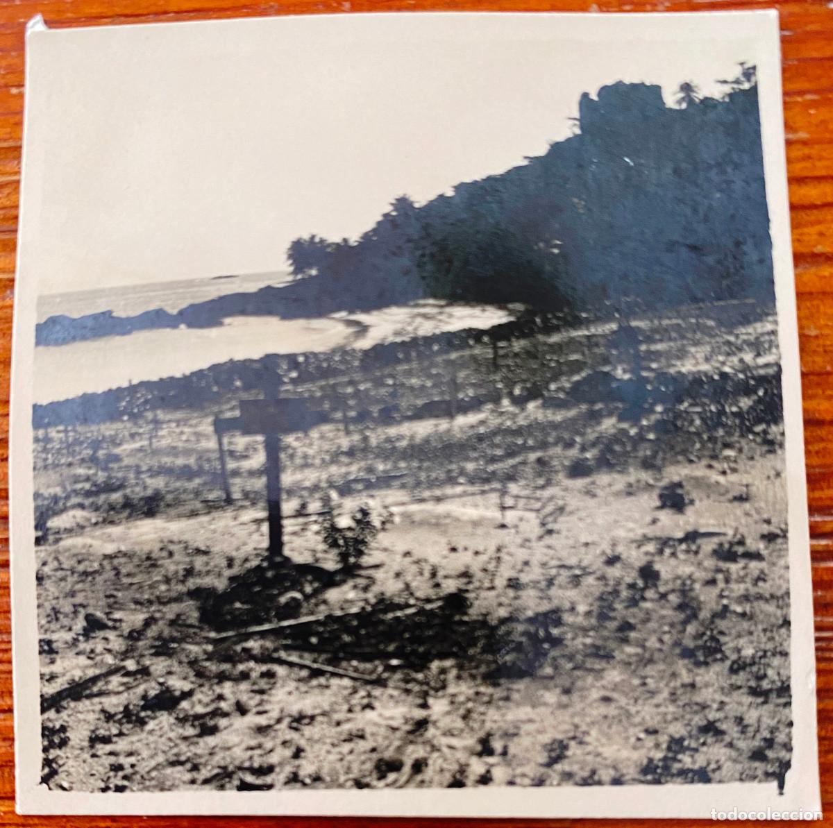 Militaria: FOTOGRAF&Iacute;A DE GUINEA ECUATORIAL, TUMBA DE UN ESPA&Ntilde;OL EN LA PLAYA DE RIO BENITO, FOTO DEL SERVICIO FO