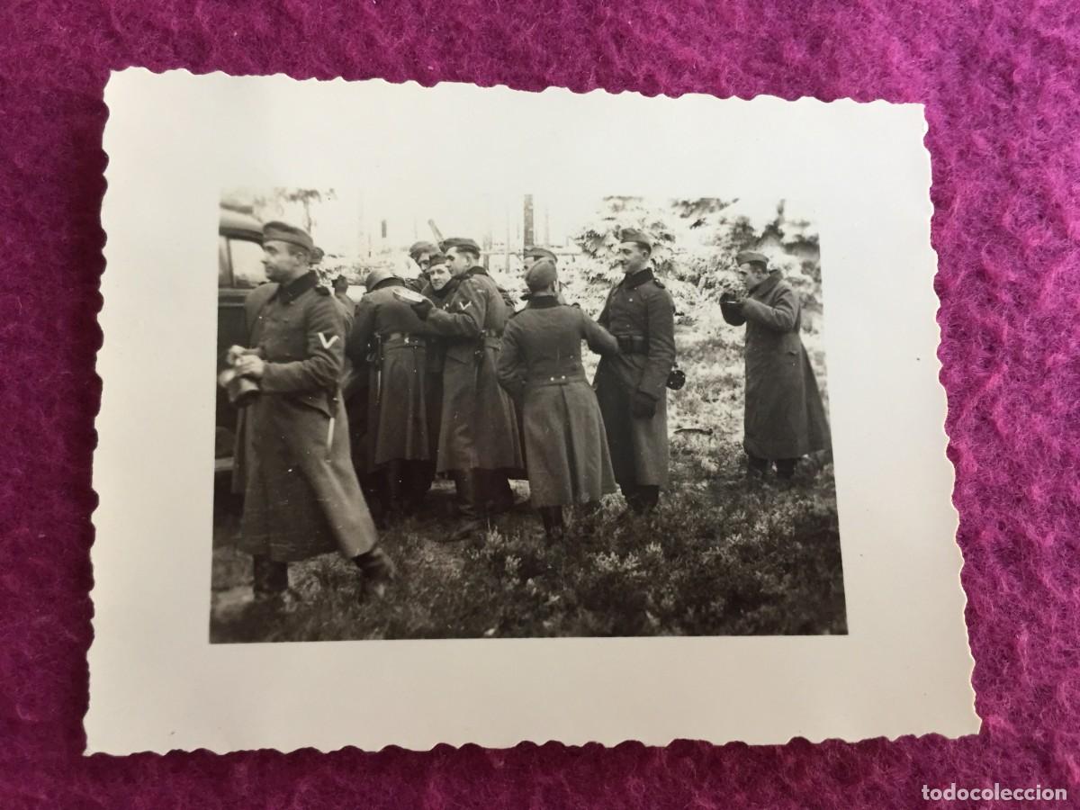 Military Antiques: *** FOTO DE GRUPO DE SOLDADOS ALEMANES ALREDEDOR DE COCINA DE CAMPA&Ntilde;A. III REICH ***