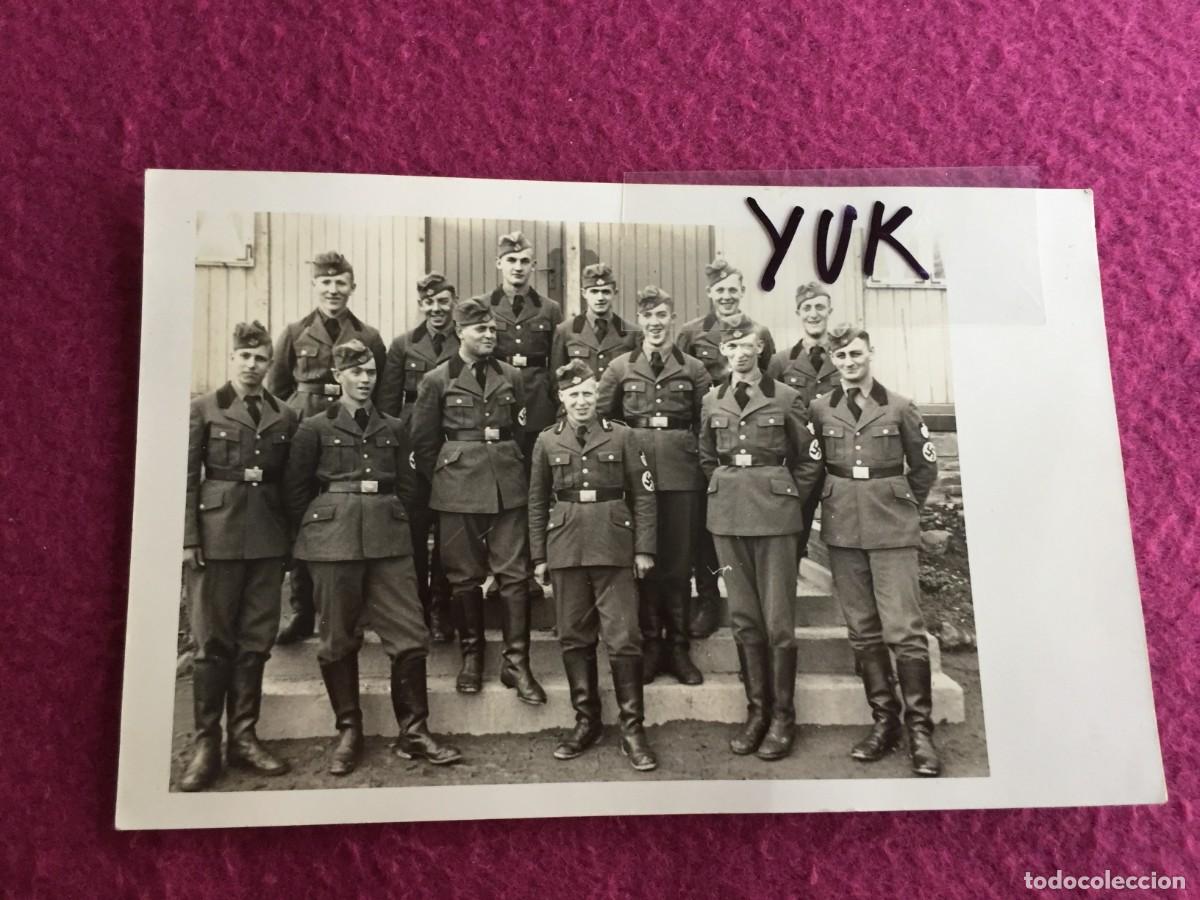 Militaria: *** FOTO DE SOLDADOS ALEMANES CON ESVASTICA EN EL BRAZO ** III REICH ** 2&ordf; SEGUNDA GUERRA MUNDIAL **