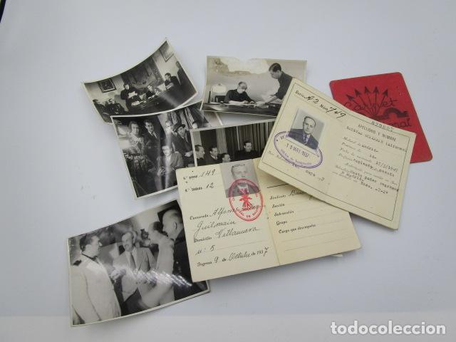 Militaria: Lote Falange. Carnet Guerra Civil,dos carnets de un Consejero Nacional y Fotos del sindicato Actores