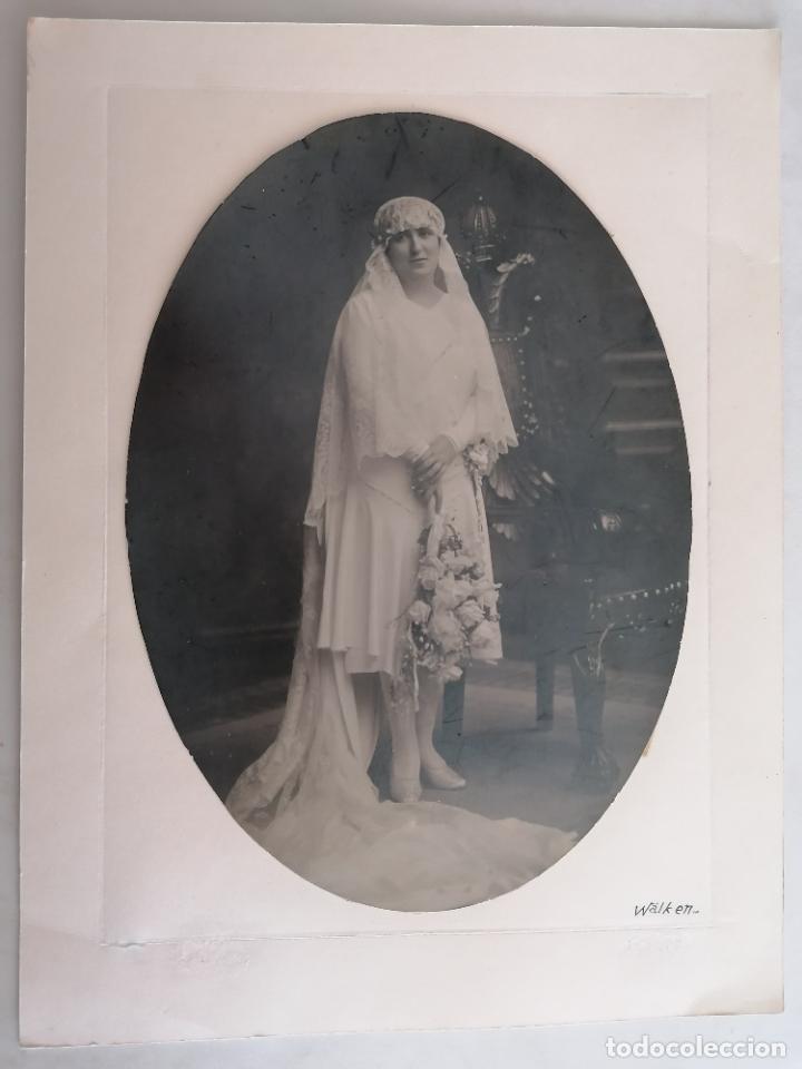 Militaria: FOTOGRAFIA SE&Ntilde;ORITA RECIEN CASADA POSANDO, FOTOGRAFO WALKEN, MEDIDAS 15 X 21,3 CM