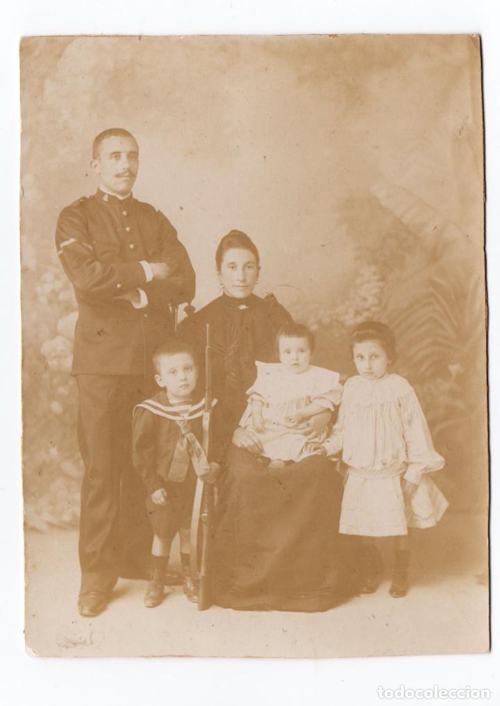 Military Antiques: Foto 12 x 17 cms. Guardia Civil con su familia finales S. XIX