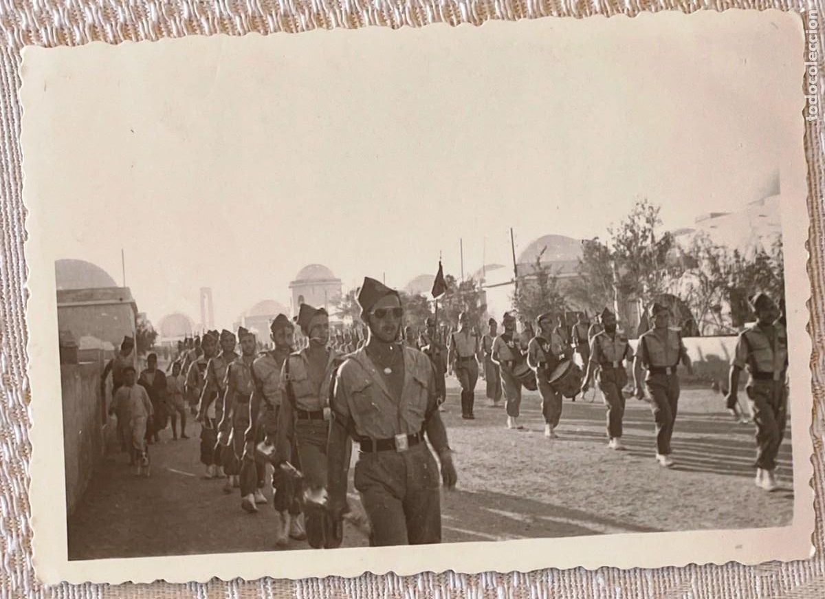 Militaria: FOTOGRAFIA DE LEGIONARIOS ESPA&Ntilde;OLES EN LA GUERRA DE IFNI (SAHARA), 1957-58, MIDE 10 X 7,3 CMS.