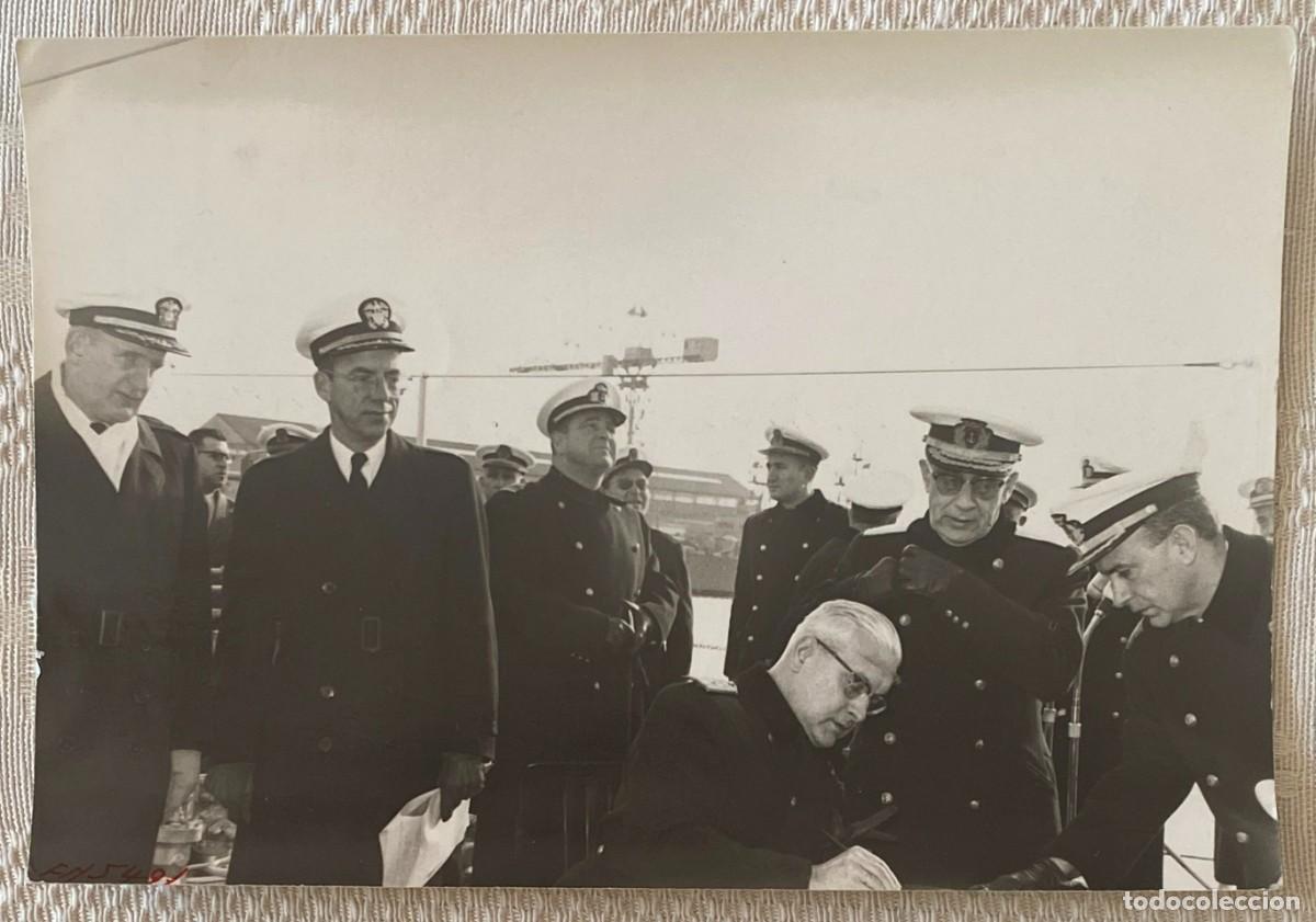 Militaria: FOTOGRAFIA DE ACTO DE ENTREGA A LA MARINA DEL DESTRUCTOR ARIETE, FACTORIA DE EL FERROL DEL CAUDILLO,