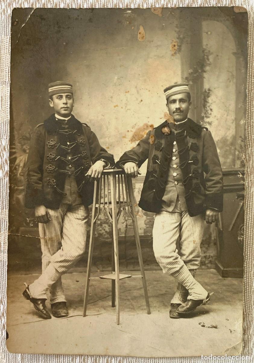 Militaria: FOTOGRAFIA DE MILITARES DE CABALLERIA CON CHAQUETA DE ASTRACAN, TIPO HUSAR, TAMA&Ntilde;O POSTAL.