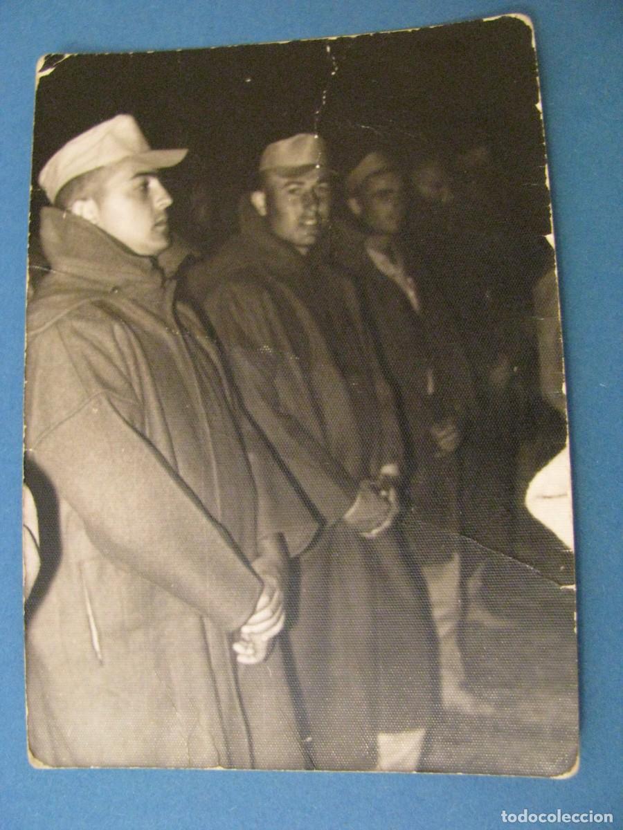 Military Antiques: FOTO DE MILITARES. 10X7,5 CM. DETRAS SELLO.
