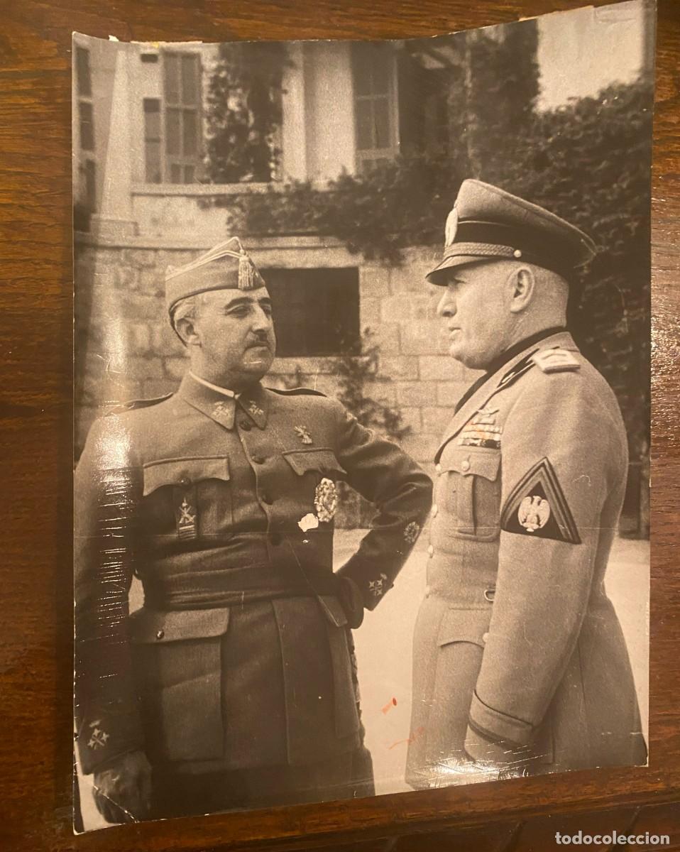 Militaria: FOTOGRAFIA DEL GENERALISIMO FRANCO Y MUSSOLINI, DUCE DE ITALIA, FOTO DE PRENSA, MIDE 24 X 18,5 CMS.
