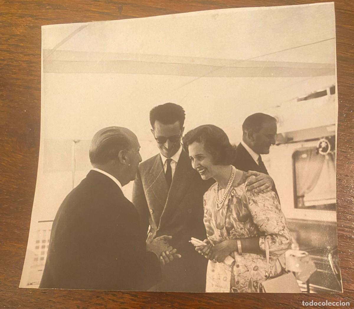 Militaria: FOTOGRAFIA DEL GENERALISIMO FRANCO, CON LOS REYES BALDUINO Y FABIOLA DE BELGICA, FOTO DE PRENSA, MID