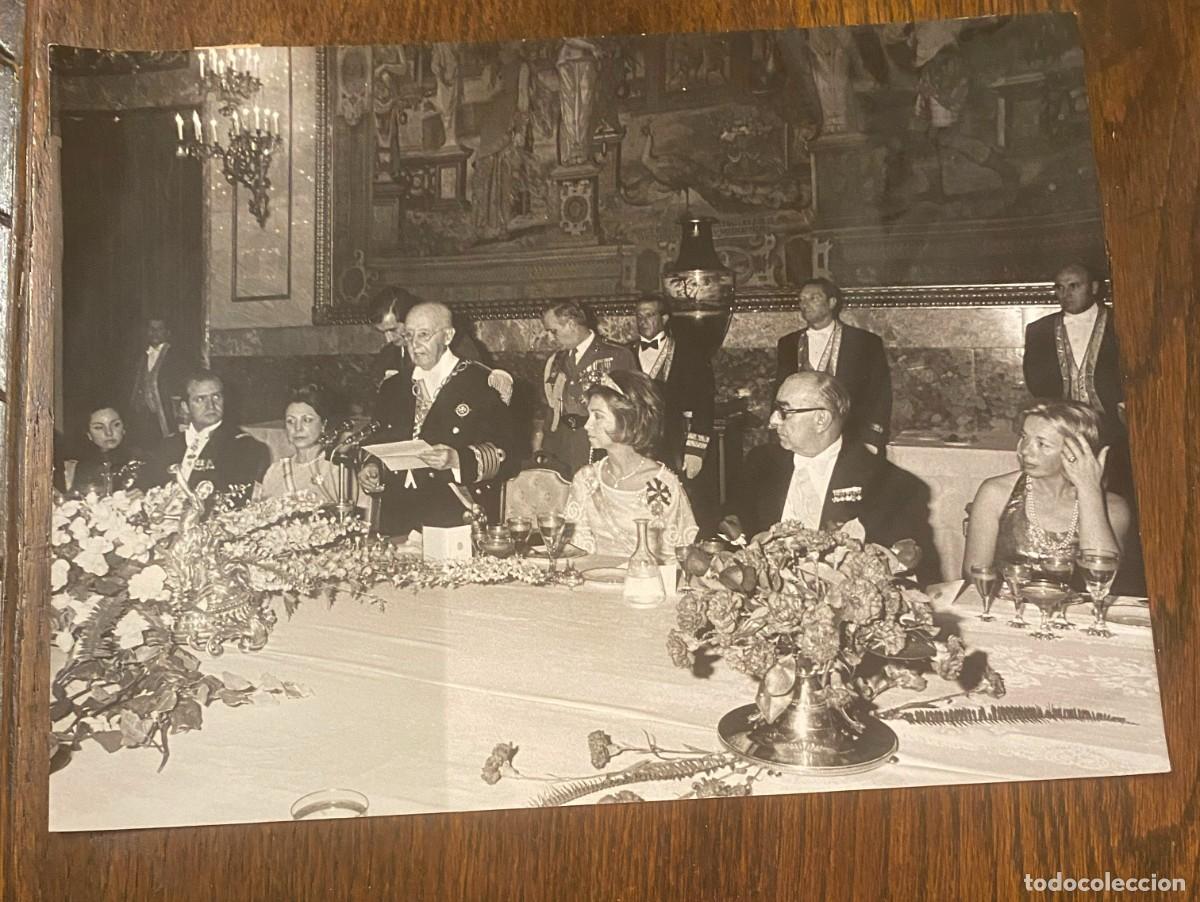 Militaria: FOTOGRAFIA DEL GENERALISIMO FRANCO, EN CENA DE GALA EN HONOR AL PRESIDENTE ARGENTINO CAMPORA, FOTO D