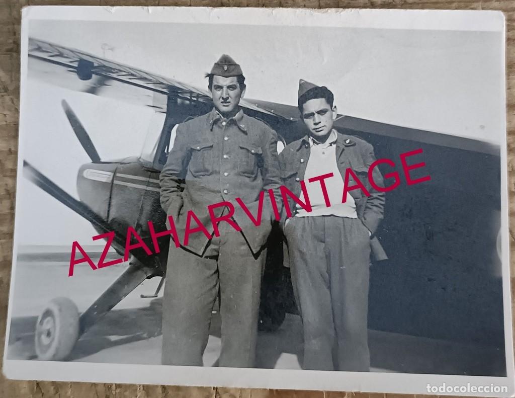 Militaria: 1953, ANTIGUA FOTOGRAFIA SOLDADOS DE AVIACION, 62X80MM