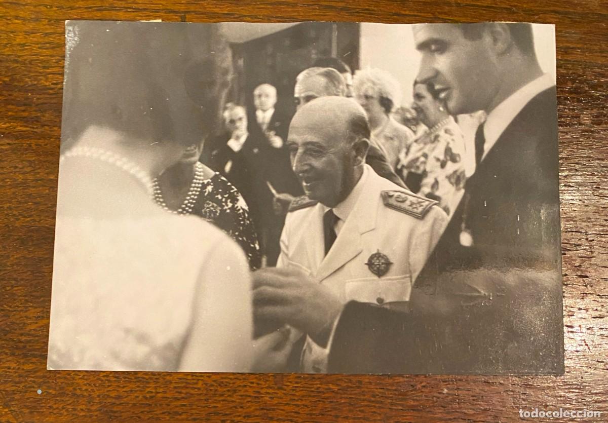 Militaria: FOTOGRAFIA DEL GENERALIMO FRANCO Y EL PRINCIPE DON JUAN CARLOS, EN EL BAUTIZO DE LA PRINCESA CRISTIN