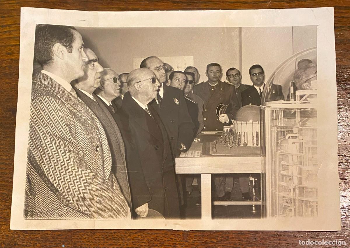 Militaria: FOTOGRAFIA DE EL GENERALISIMO FRANCO EN LA VISITA A LAS INSTALACIONES DE LA CENTRAL NUCLEAR DE ZORIT