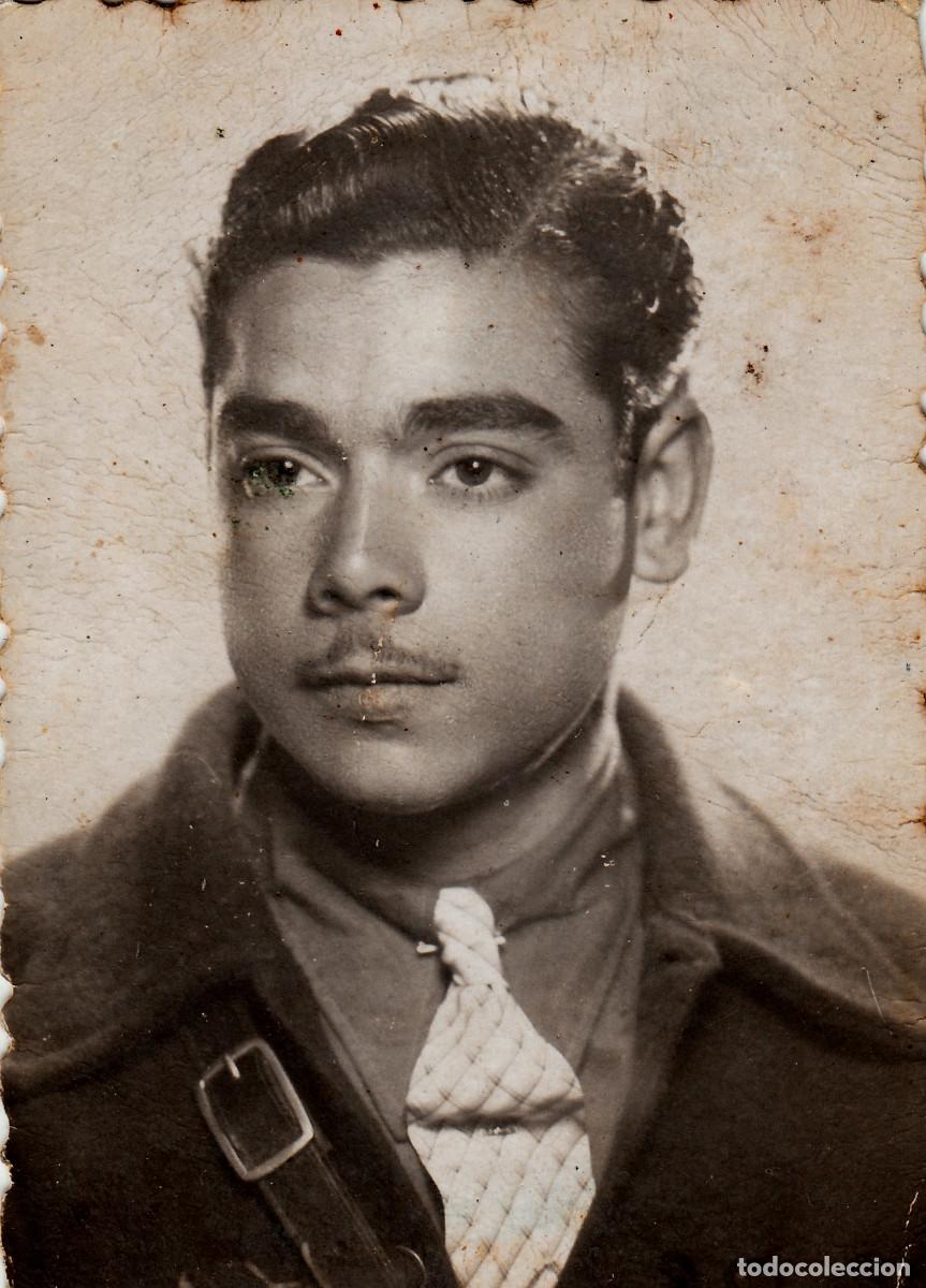 Militaria: Retrato de joven con corbata. Militar? Cartero? Vigilante? Sereno?. A&ntilde;os 40 aq