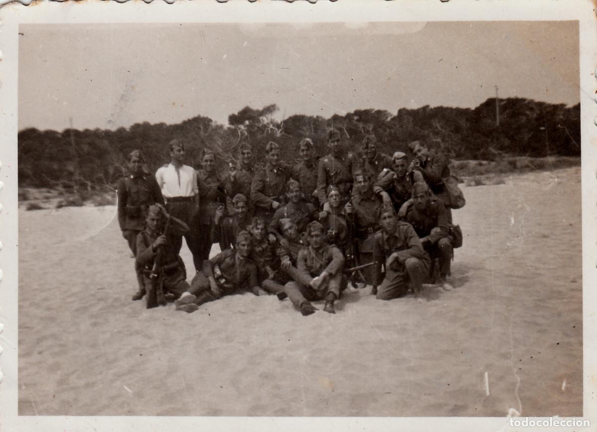 Militaria: Batall&oacute;n de militares Ejercito Espa&ntilde;ol en la costa. A&ntilde;os 40-50 aq