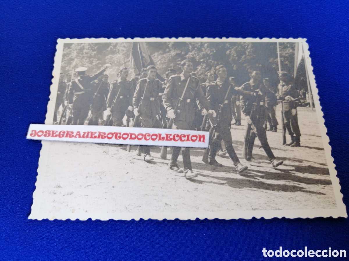 Militaria: EJ&Eacute;RCITO ESPA&Ntilde;OL JURA DE BANDERA CAMPAMENTO ROBLEDO - LA GRANJA - SEGOVIA FOTOGRAF&Iacute;A ANTIGUA