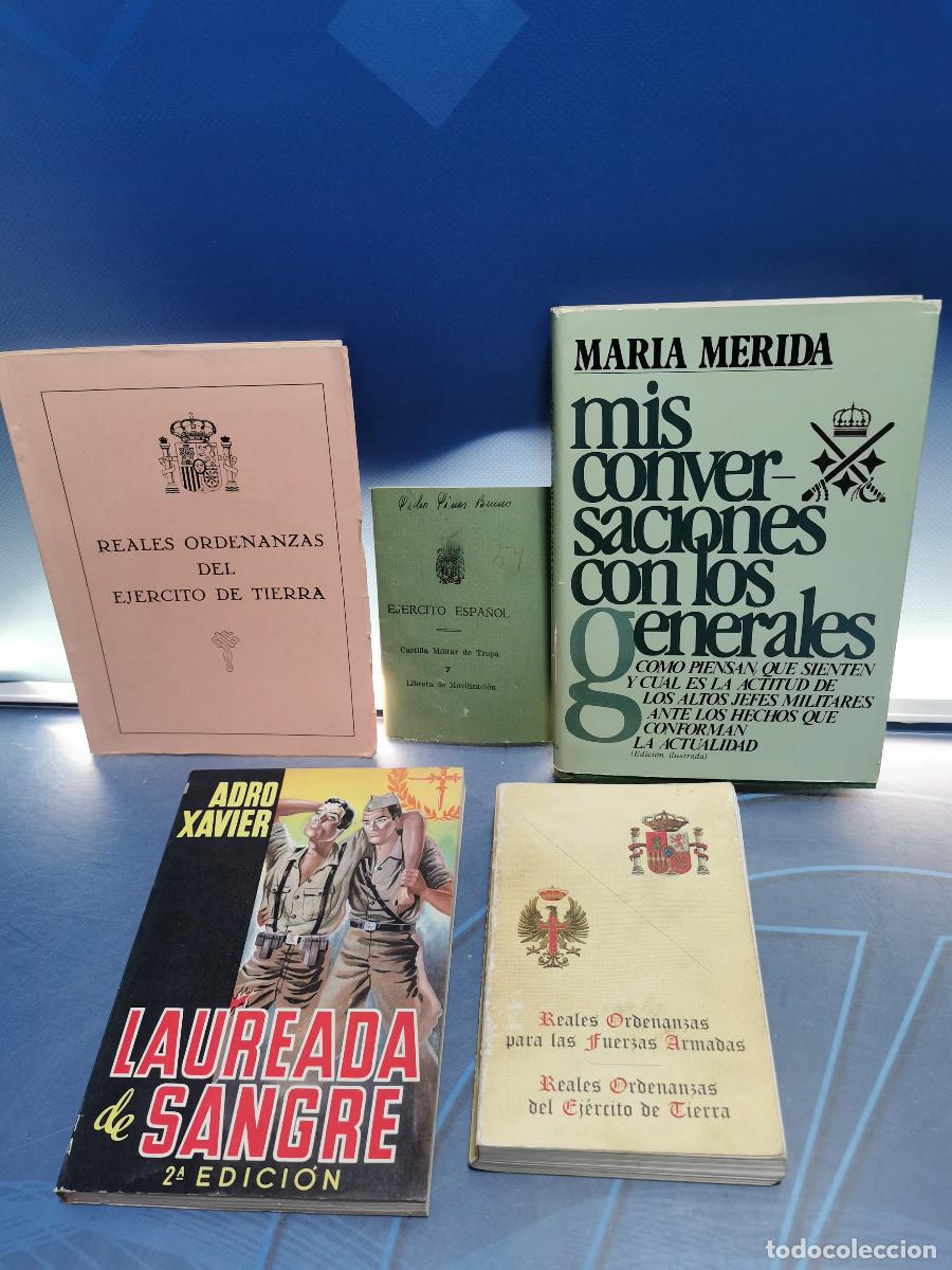 Militaria: lote de libros y coleccionismo militar