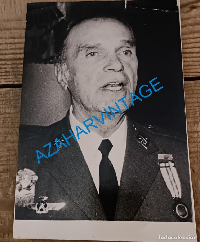 Militaria: AVIACION , GENERAL MARIANO CUADRA, MEDALLA MILITAR INDIVIDUAL. ESCUADRILLA AZUL ,12 X 18 CMS