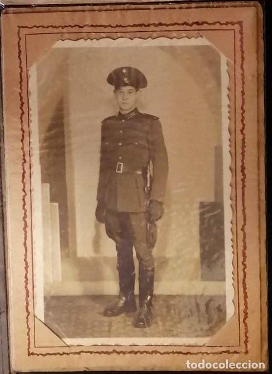 Militaria: Militar argentino, mediados del siglo XX, foto de estudio en carpetilla - CLC