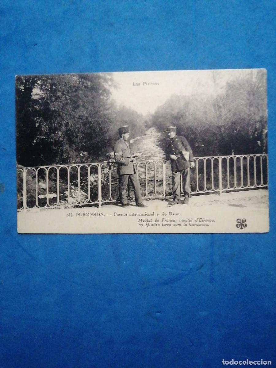 Military Antiques: Postal antigua con dos militares de uniforme