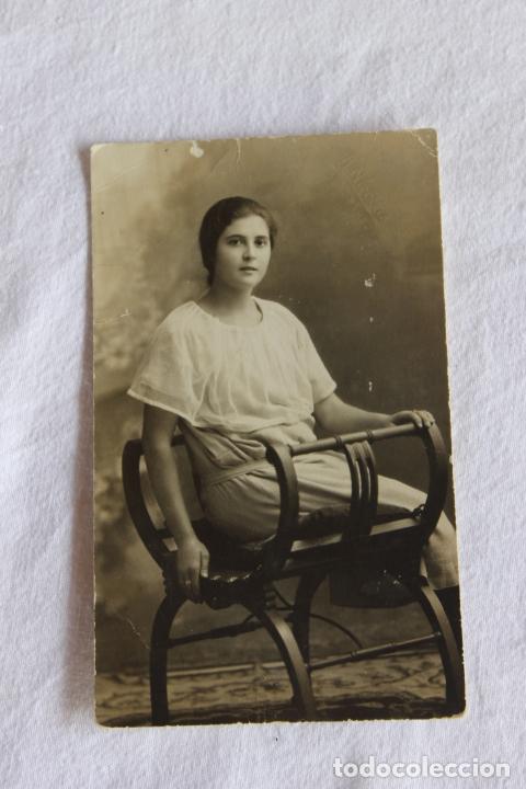 Militaria: JOVEN EN DIVAN FOTOGRAFO A. NICOLAS ALGEZARES A&Ntilde;OS 20