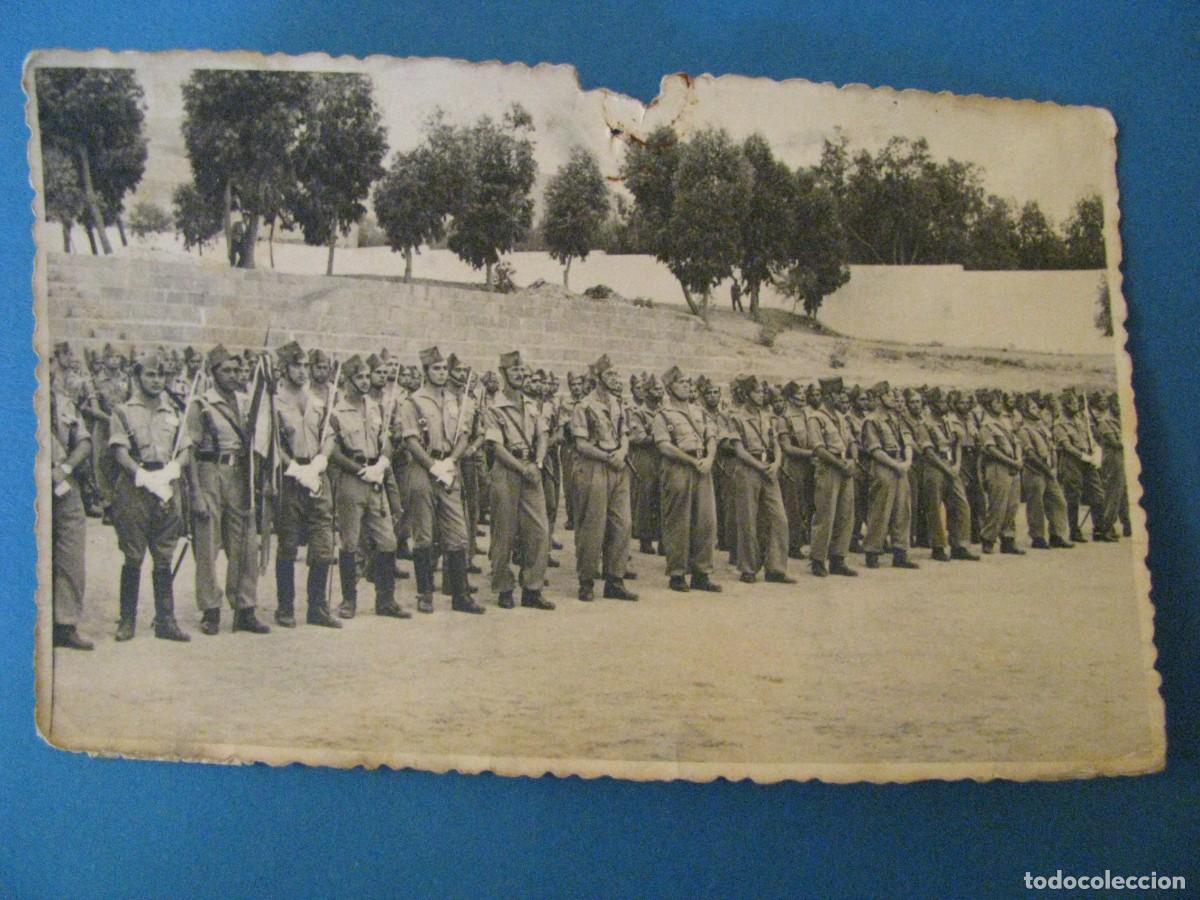 Military Antiques: FOTO LEGIONARIOS. A&Ntilde;OS 50 O 60. 13X8,5 CM. DESPERFECTOS.